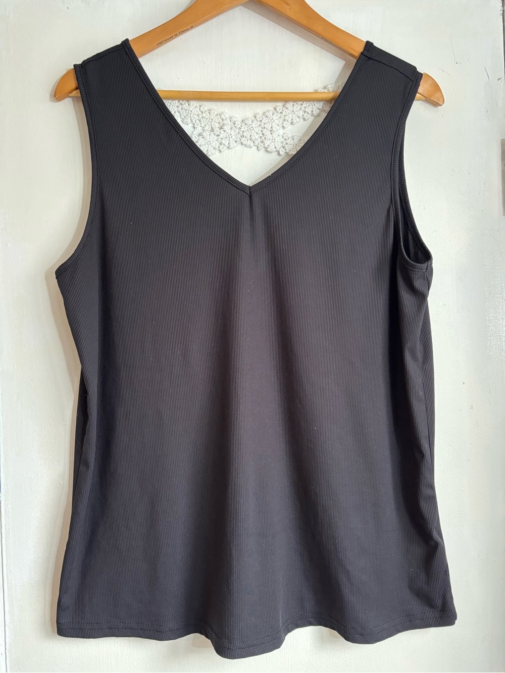 SHEIN Black Ribbed V‑Neck Sleeveless Tank Top
